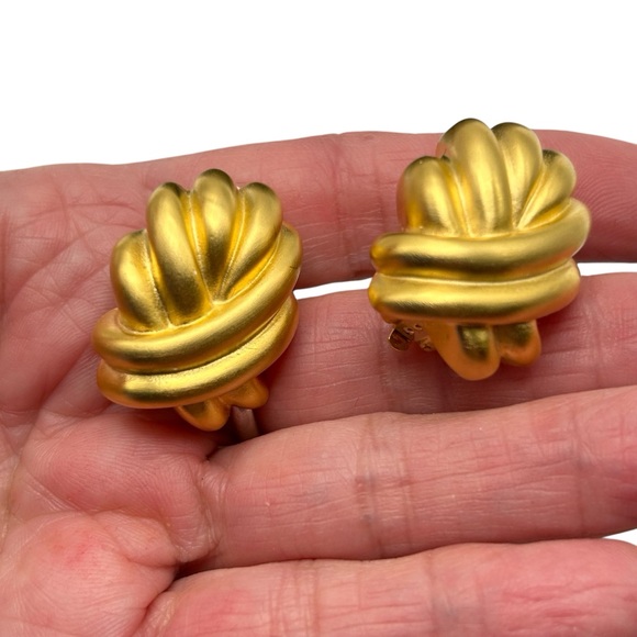 Stunning 1980’s Signed Givenchy Matte Gold Clip Earrings - Picture 3 of 5